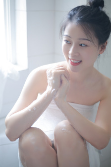 鞭子藤条打屁屁